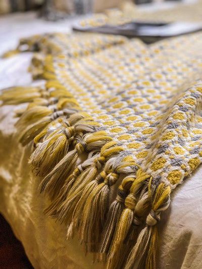 Cozy Tassel Pattern Throw Blanket
