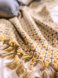 Cozy Tassel Pattern Throw Blanket
